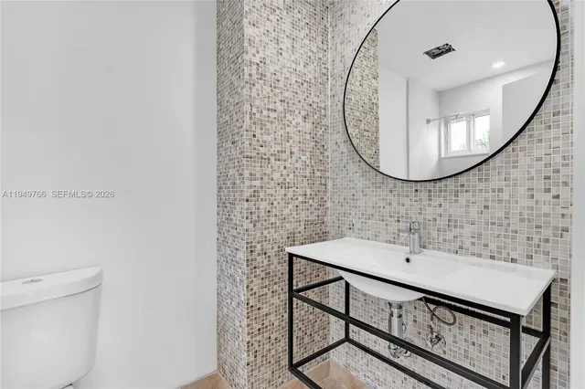 $4,500 | 2945 Bridgeport Avenue, Unit I, Miami, FL 33133