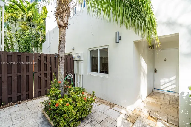 $4,500 | 2945 Bridgeport Avenue, Unit I, Miami, FL 33133