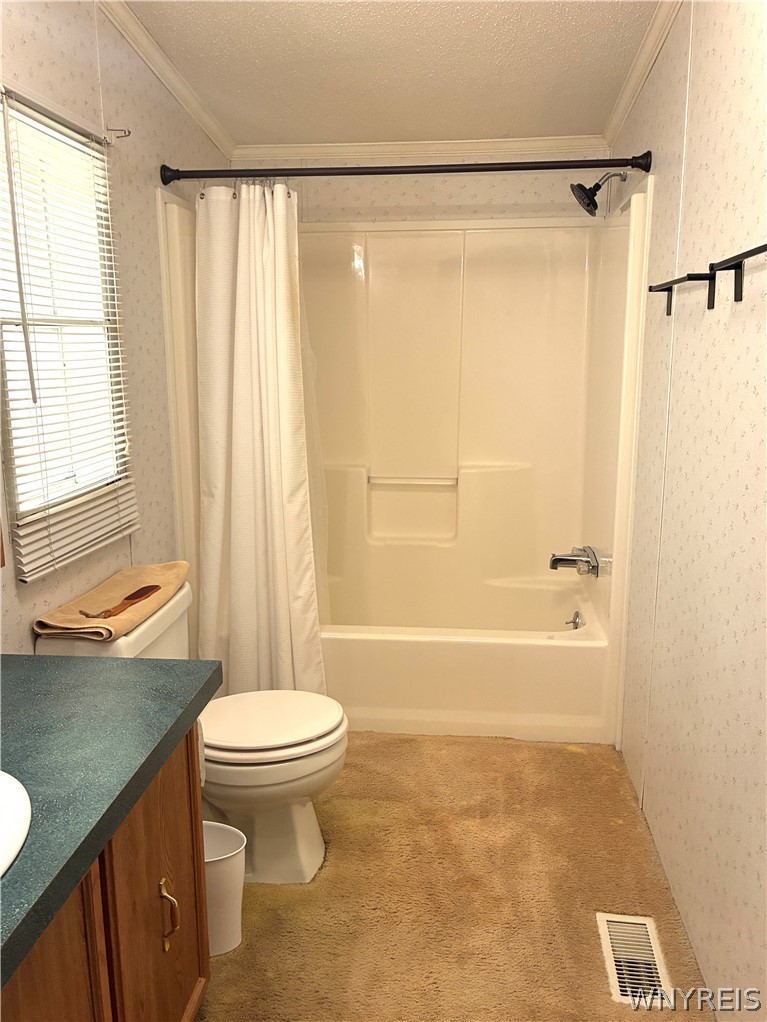 6035 South Transit Road Lockport Town, NY 14094 - Photo 19 of 32 LARGE BATH/LINEN CLOSET