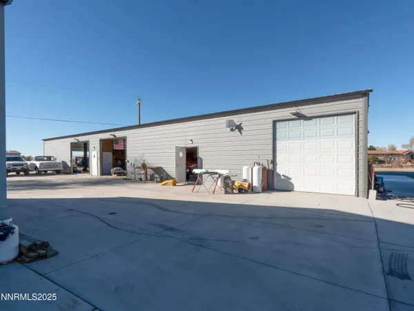 a view of a livingroom with furniture