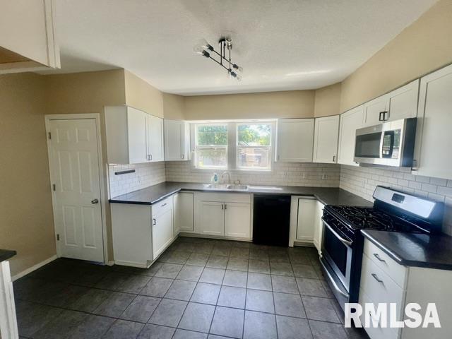 636 North 8th Avenue Canton, IL 61520 - Photo 16 of 33
