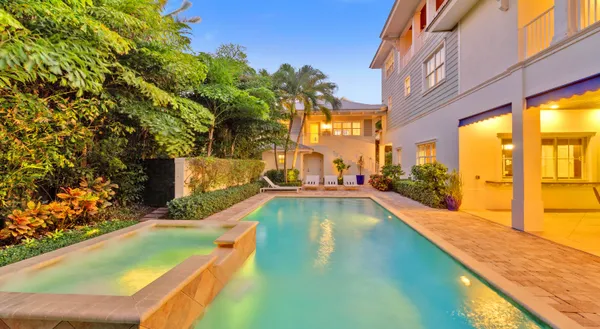 a view of a tree with flower plants