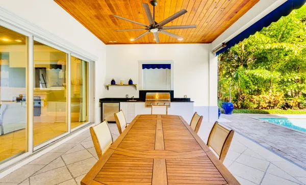 a view of an outdoor space