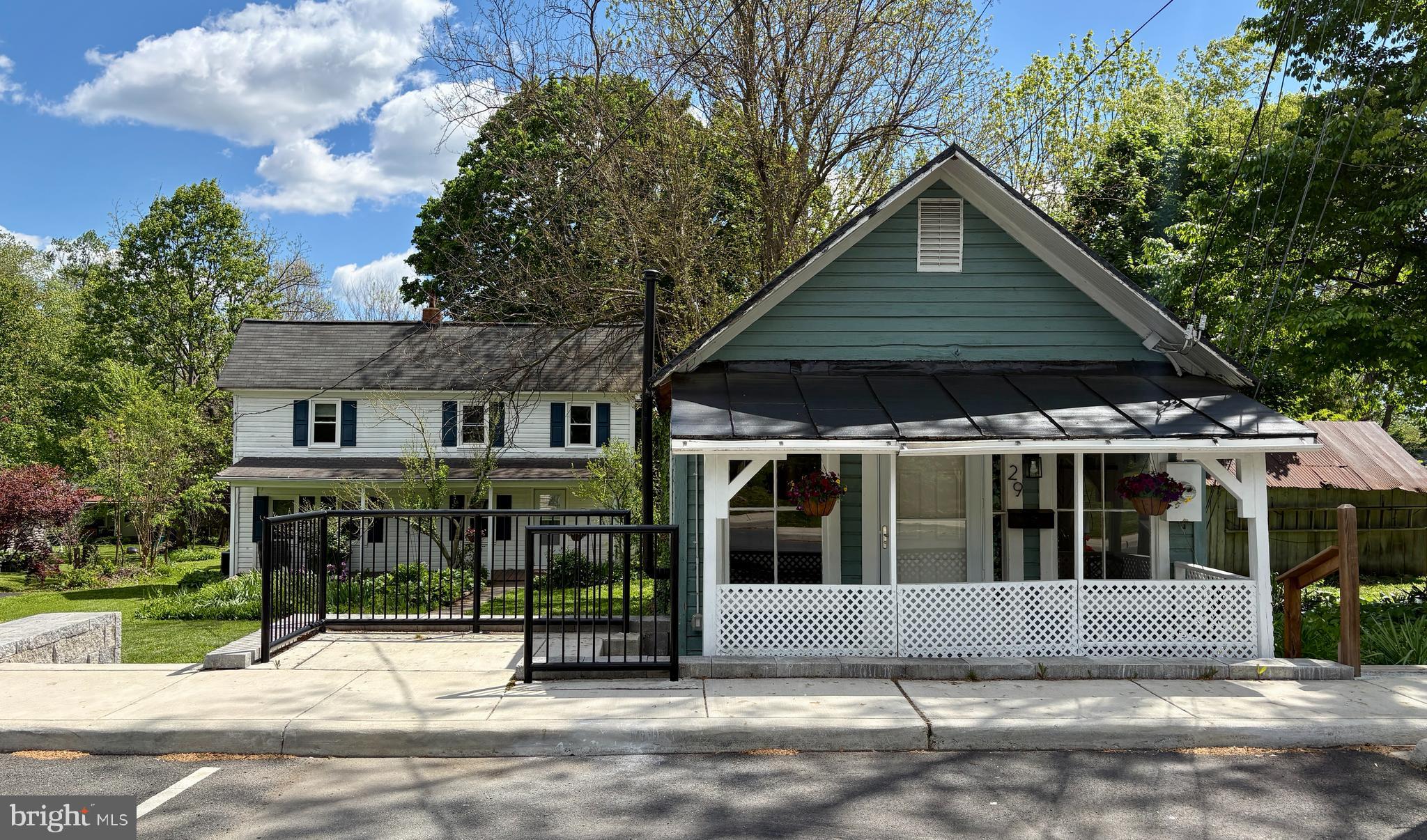 31 Main Street Round Hill, VA 20141 - Photo 1 of 35 a front view of a house with a garden