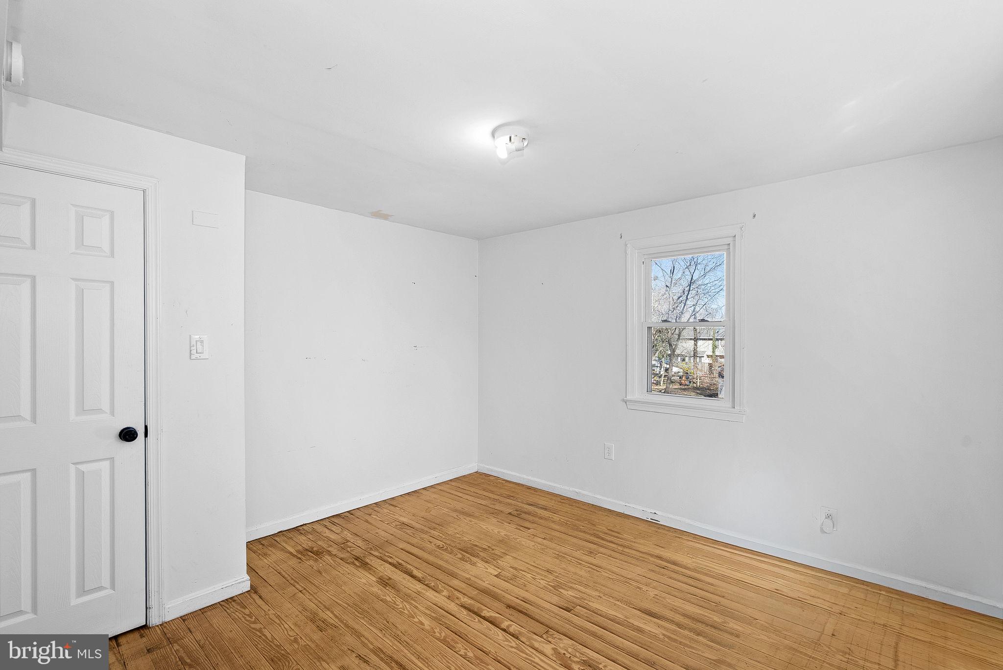 31 Main Street Round Hill, VA 20141 - Photo 13 of 35 a view of empty room with wooden floor