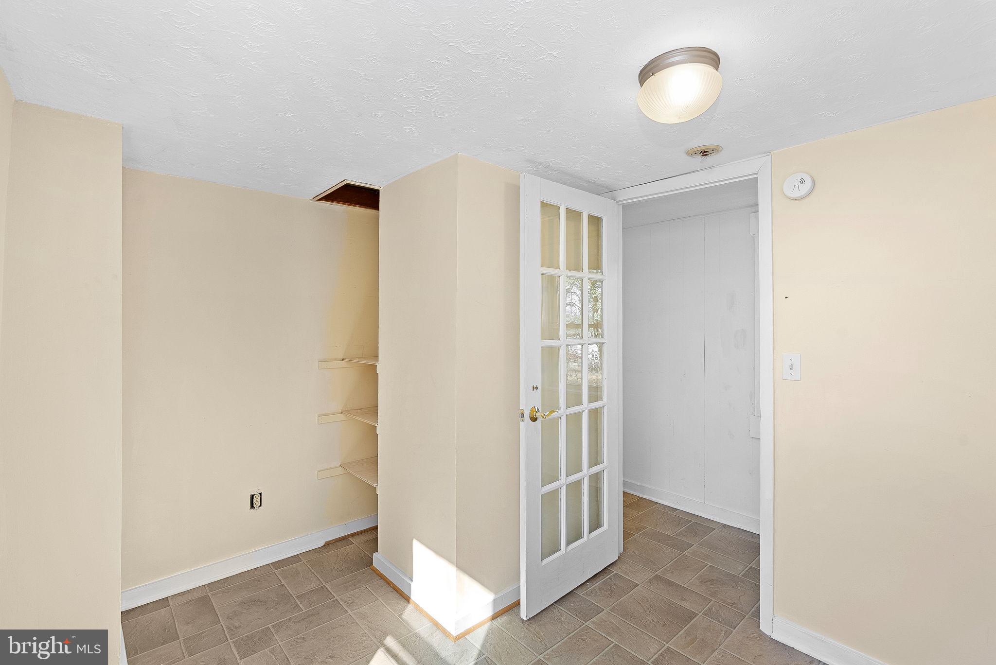 31 Main Street Round Hill, VA 20141 - Photo 19 of 35 a view of entryway with wooden floor