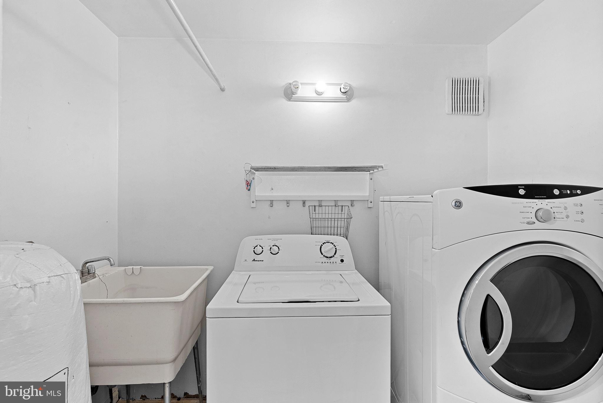 31 Main Street Round Hill, VA 20141 - Photo 22 of 35 a utility room with dryer and washer