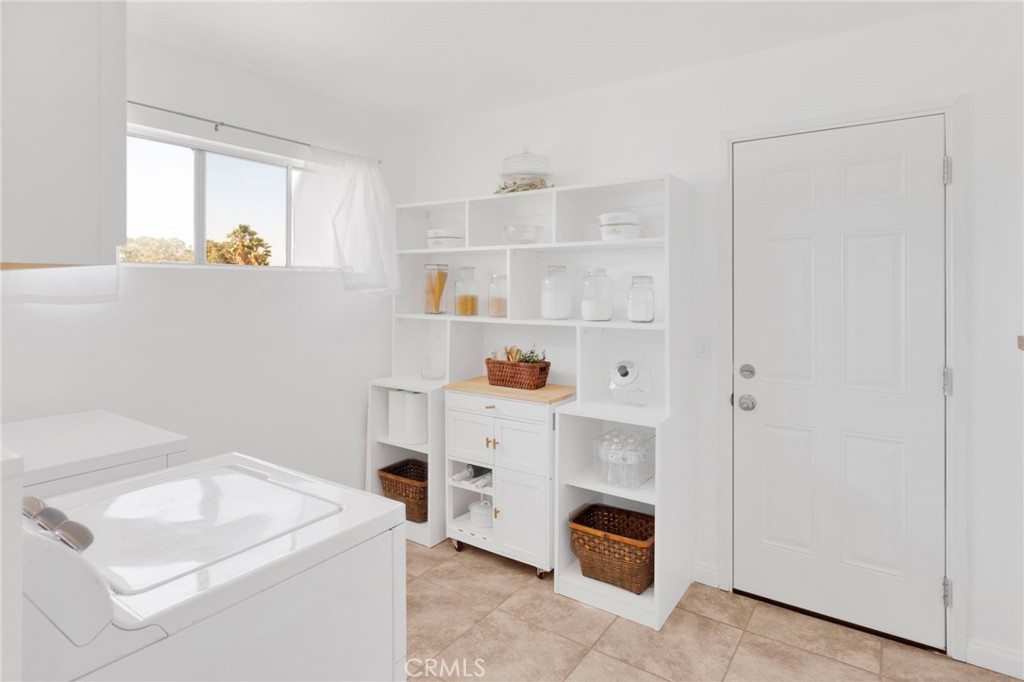 22672 El Centro Road Apple Valley, CA 92307 - Photo 12 of 42 indoor laundry