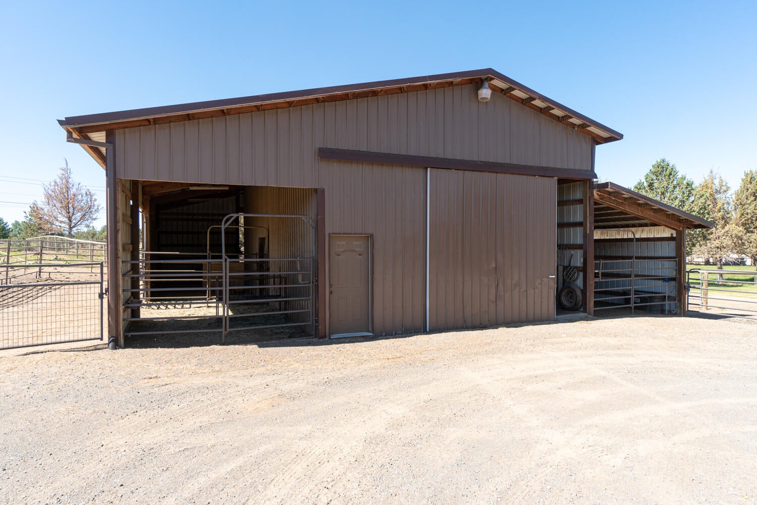 61542 Ward Road Bend, OR 97702 - Photo 36 of 65 Barn.