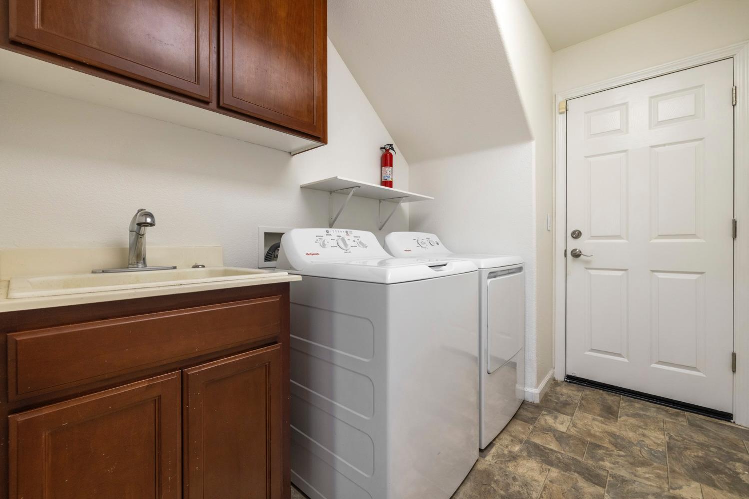 481 Keys Court Tracy, CA 95377 - Photo 18 of 45 a utility room with dryer and washer