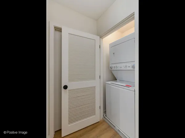 $2,600 | 2811 Thatcher Avenue, Unit 406, River Grove, IL 60171