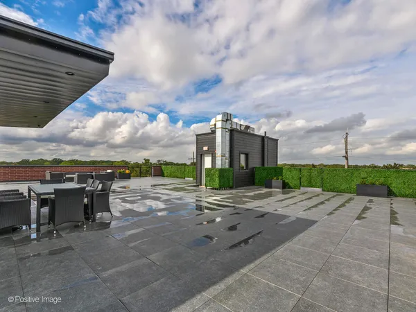 $2,600 | 2811 Thatcher Avenue, Unit 406, River Grove, IL 60171