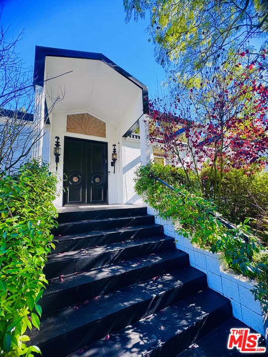 936 Chantilly Road Los Angeles, CA 90077 - Photo 13 of 25 a view of a house with potted plants