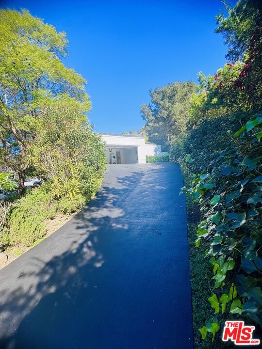 936 Chantilly Road Los Angeles, CA 90077 - Photo 14 of 25