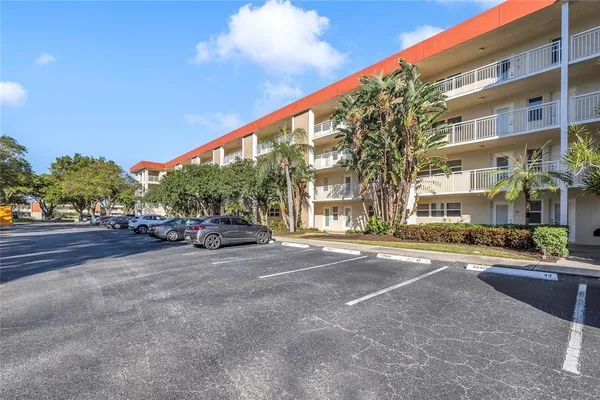 $4,000 | 3150 Northeast 48th Court, Unit 204, Lighthouse Point, FL 33064