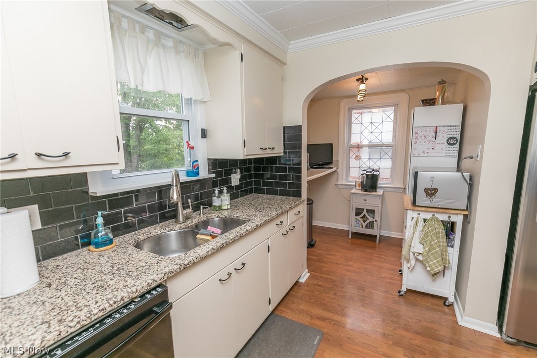 1411 Sheffield Road Cleveland, OH 44121 - Photo 5 of 25
