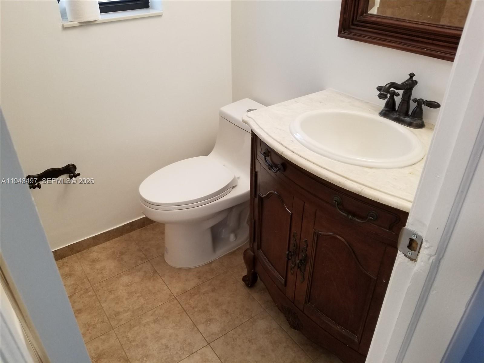 949 Northwest 10th Street Homestead, FL 33030 - Photo 13 of 21 Hallway Bathroom with Tub Updated 2022
