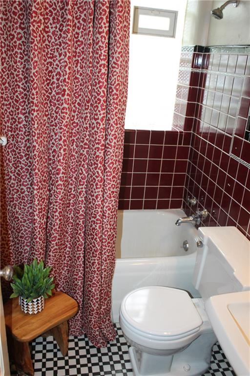 7066 Warwick Road Indianapolis, IN 46220 - Photo 15 of 42 Gallery Image 15