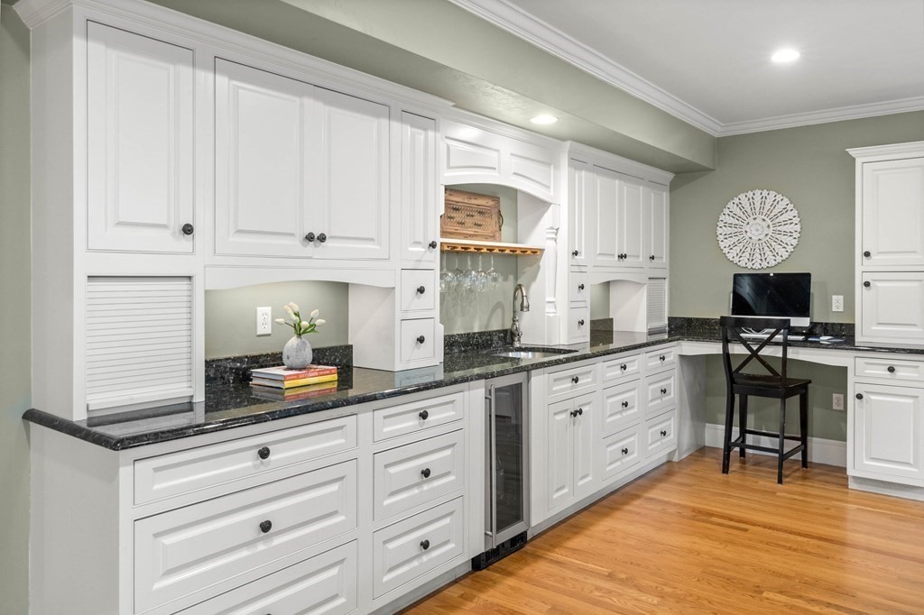 524 Bridge Street Hamilton, MA 01982 - Photo 3 of 36 Gallery Image 3