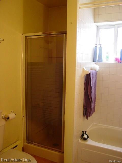 10361 North Rushton Road South Lyon, MI 48178 - Photo 10 of 33 Separate Shower
