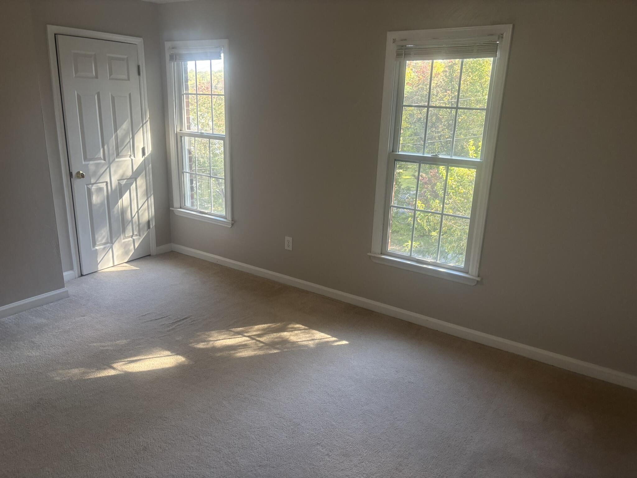 4135 Cresthill Drive Roanoke, VA 24018 - Photo 7 of 13 an empty room with windows