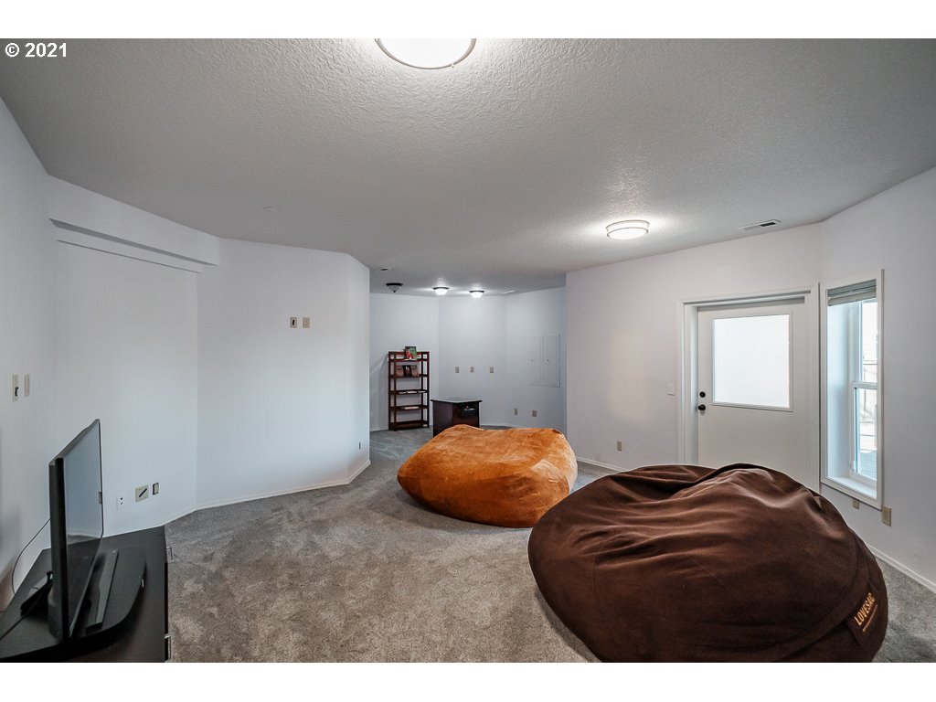 2438 Haskins Road West Linn, OR 97068 - Photo 26 of 32 Gallery Image 26