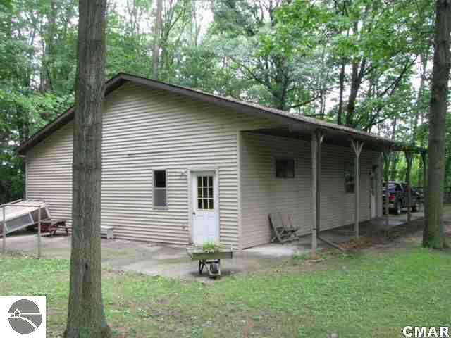 4220 East Baseline Road Mount Pleasant, MI 48858 - Photo 19 of 23 1772716-18.JPG