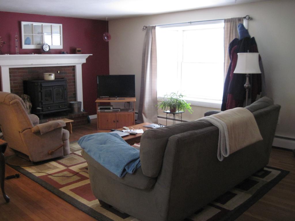 204 New Road Newmarket, NH 03857 - Photo 2 of 12