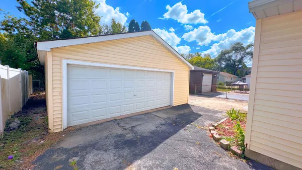$184,000 | 14039 South Claire Boulevard, Robbins, IL 60472
