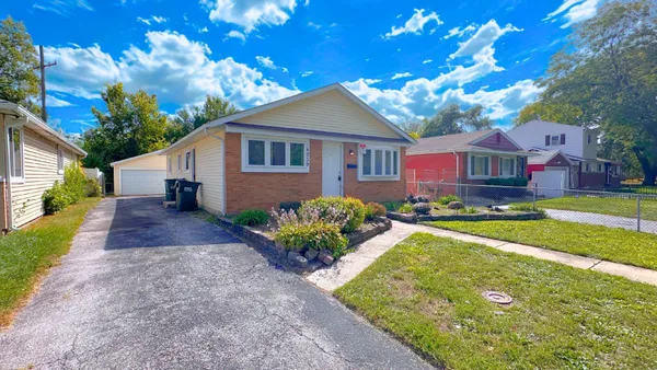 $184,000 | 14039 South Claire Boulevard, Robbins, IL 60472