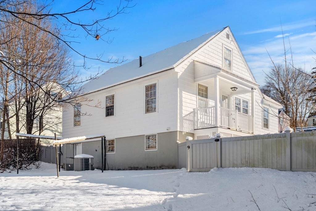 122 Beech Street Lowell, MA 01850 - Photo 15 of 21