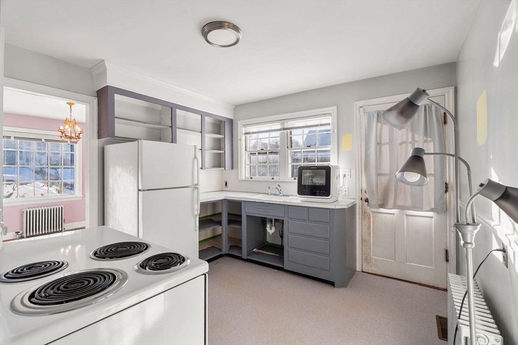 122 Beech Street Lowell, MA 01850 - Photo 4 of 21