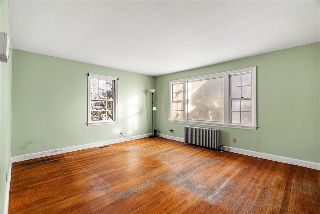 122 Beech Street Lowell, MA 01850 - Photo 7 of 21