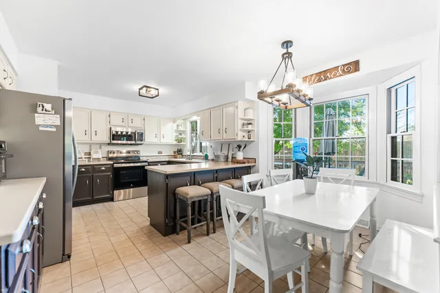 $599,000 | 560 Renee Court, Geneva, IL 60134