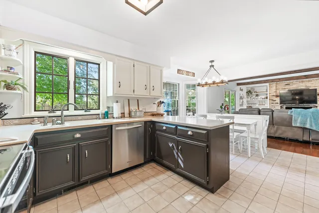 $599,000 | 560 Renee Court, Geneva, IL 60134