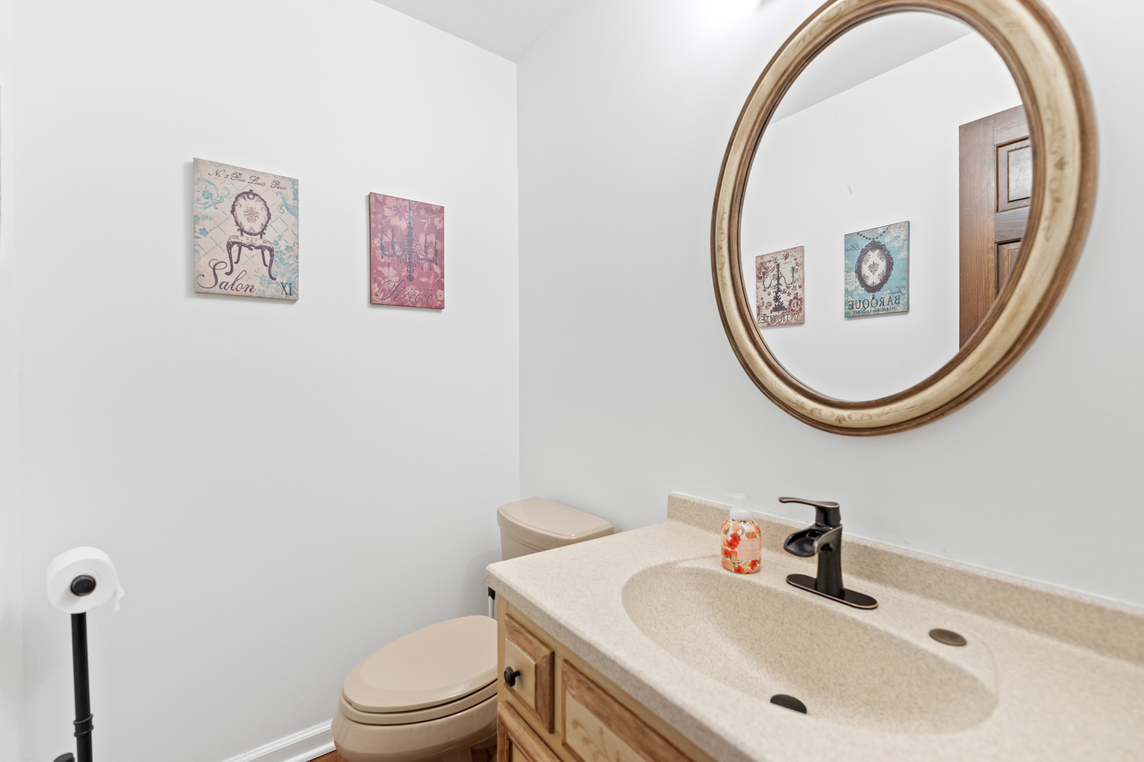 560 Renee Court Geneva, IL 60134 - Photo 23 of 50 a bathroom with a toilet a sink and a mirror