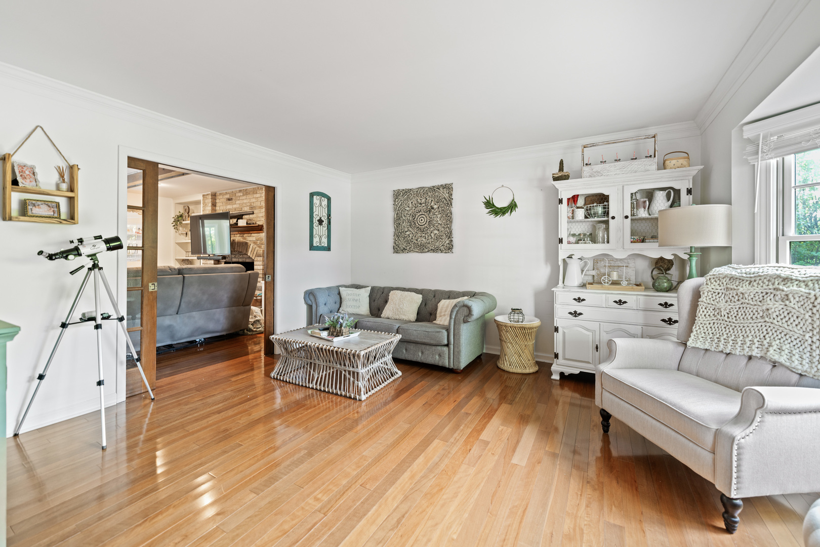 560 Renee Court Geneva, IL 60134 - Photo 4 of 50 a living room with furniture and a wooden floor