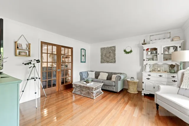 $599,000 | 560 Renee Court, Geneva, IL 60134