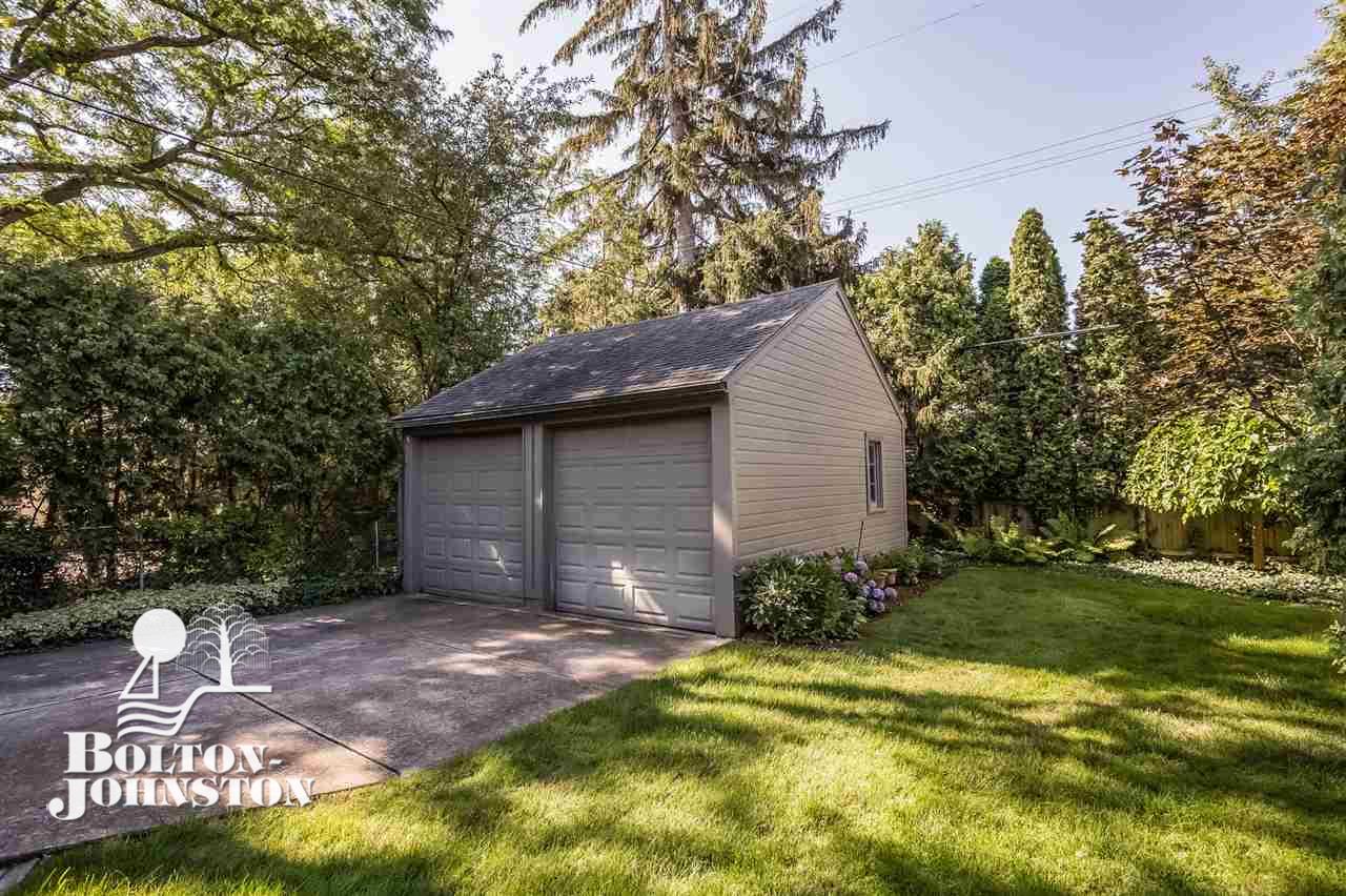 317 Merriweather Road Grosse Pointe, MI 48236 - Photo 41 of 52 31327944-40.JPG