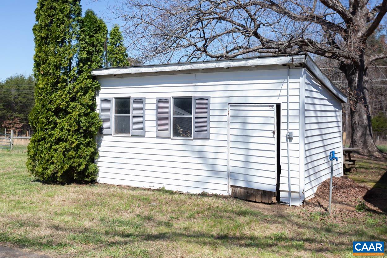 3810 South Constitution Route Dillwyn, VA 23936 - Photo 8 of 45 a view of a house with a yard