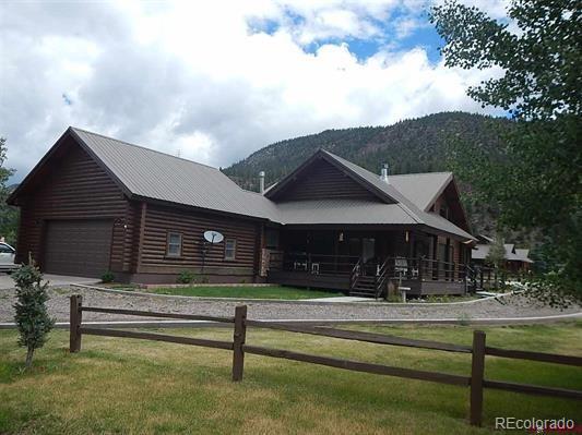 a view of house and a yard with a fountain