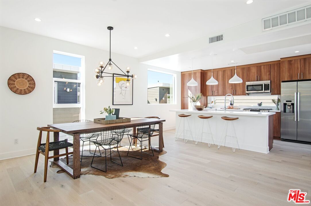 855 Hyperion Avenue Los Angeles, CA 90029 - Photo 11 of 30