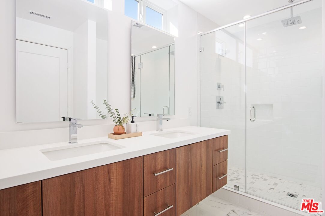 855 Hyperion Avenue Los Angeles, CA 90029 - Photo 17 of 30