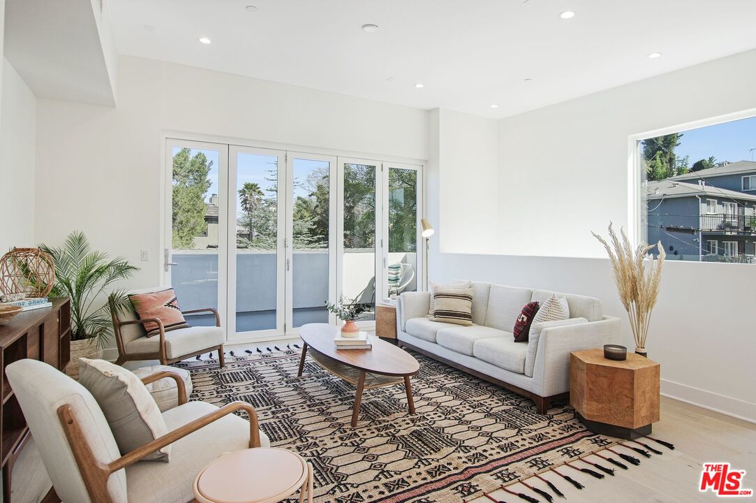 855 Hyperion Avenue Los Angeles, CA 90029 - Photo 3 of 30