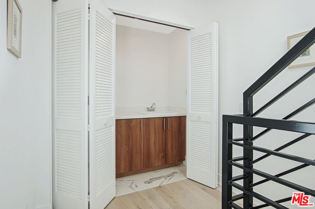 855 Hyperion Avenue Los Angeles, CA 90029 - Photo 21 of 30