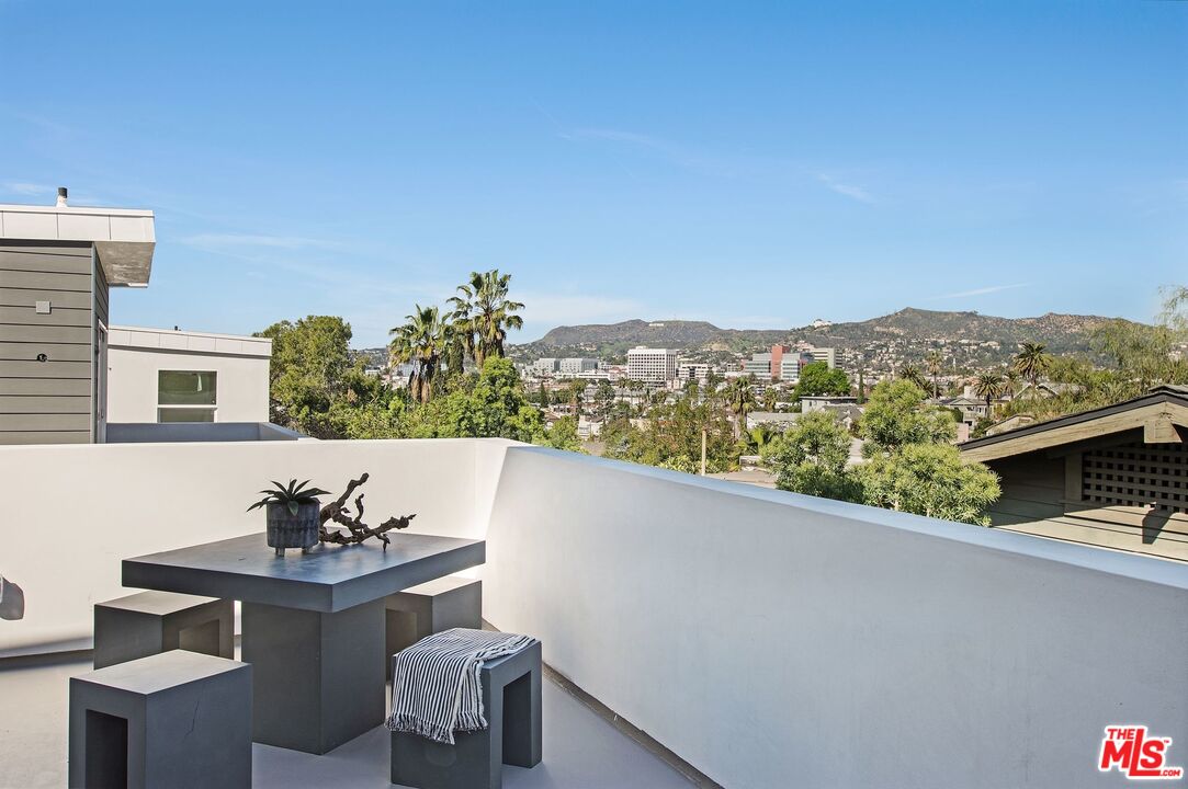 855 Hyperion Avenue Los Angeles, CA 90029 - Photo 4 of 30