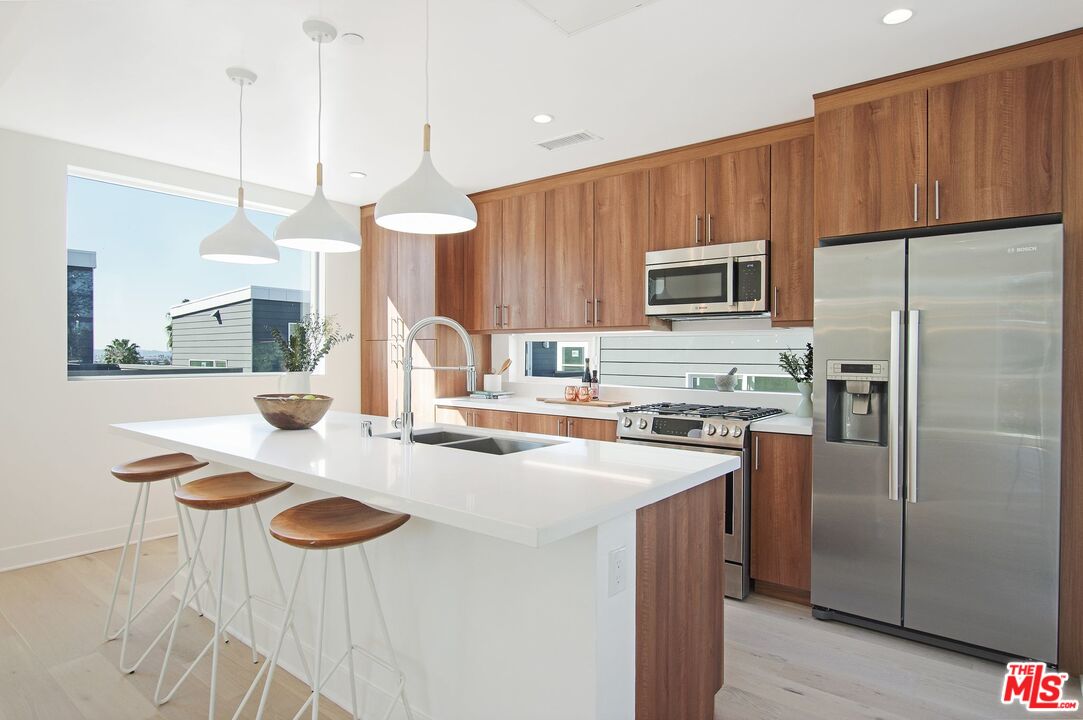 855 Hyperion Avenue Los Angeles, CA 90029 - Photo 7 of 30