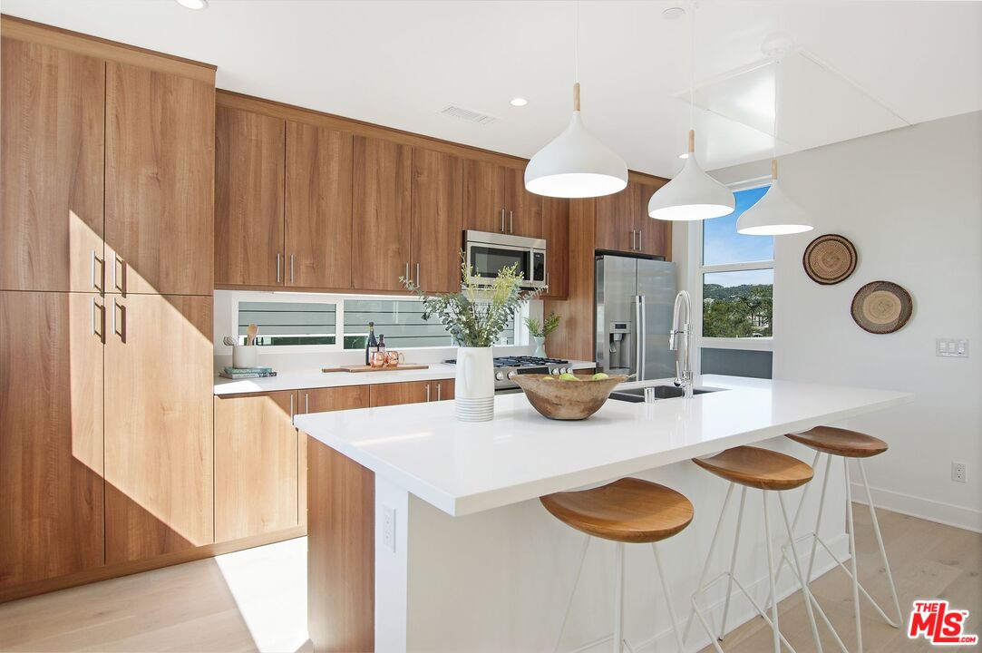 855 Hyperion Avenue Los Angeles, CA 90029 - Photo 8 of 30