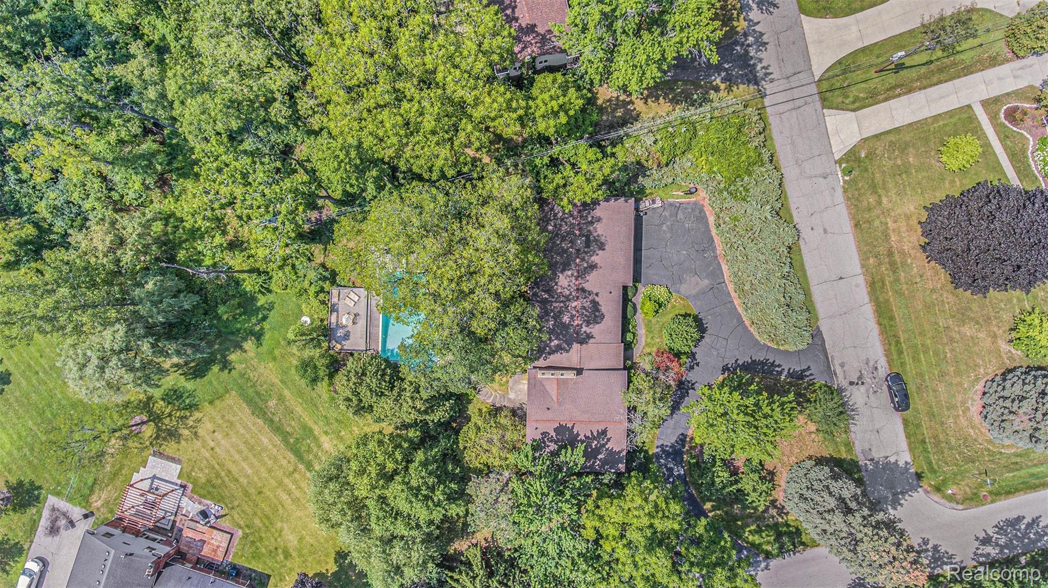 2411 Worcester Road West Bloomfield, MI 48323 - Photo 40 of 41 DJI_0033.jpg