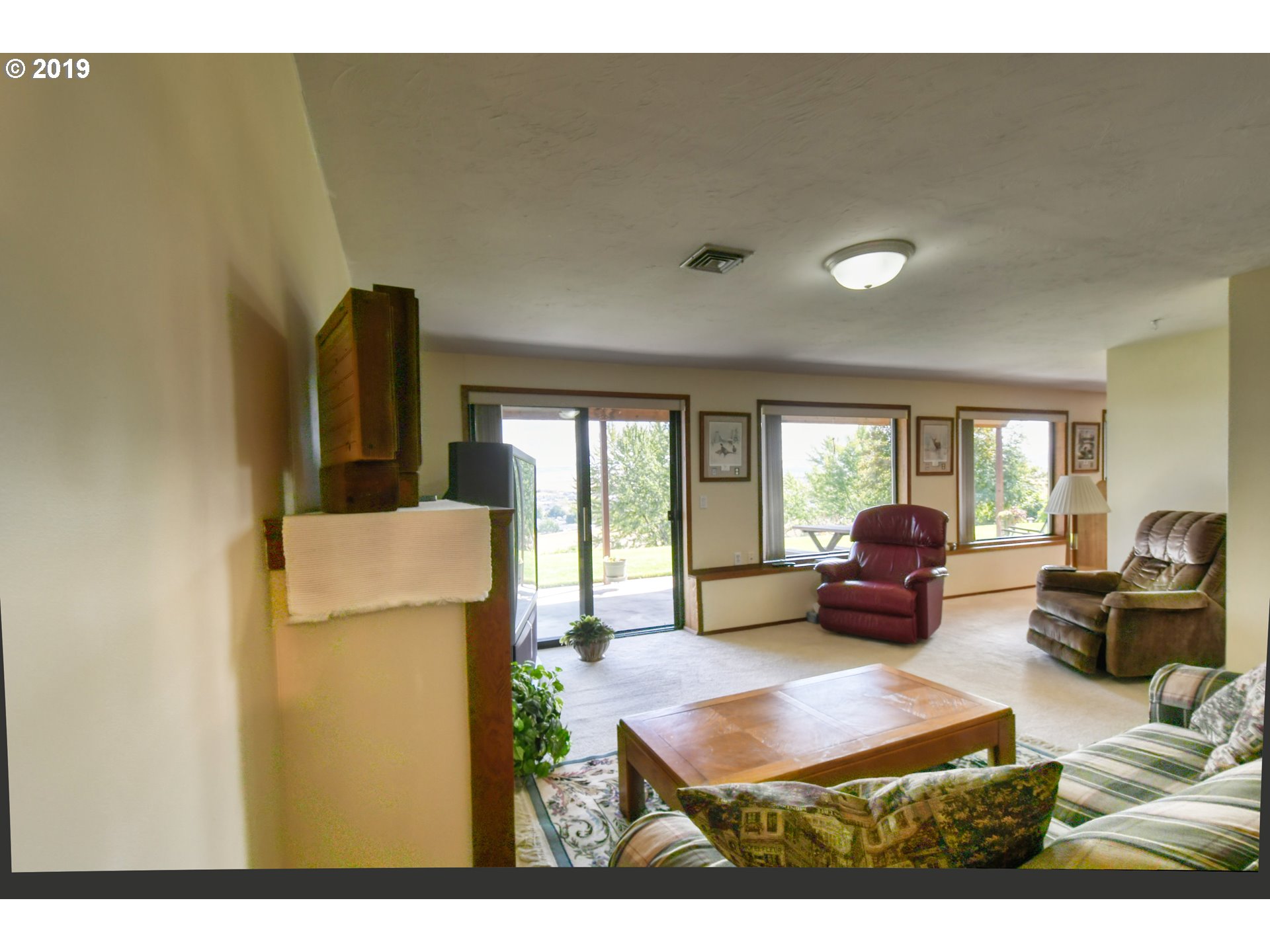 1610 Southwest 18th Street Pendleton, OR 97801 - Photo 16 of 32 a living room with furniture and a large window
